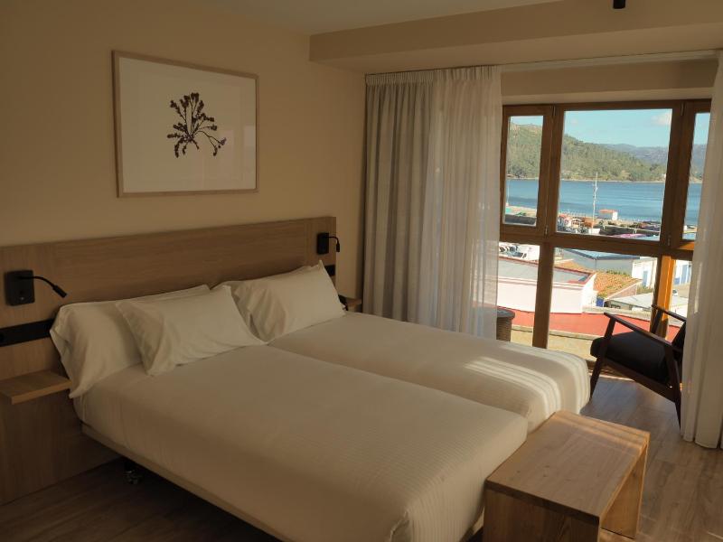 Double or Twin Room with Sea View image 4