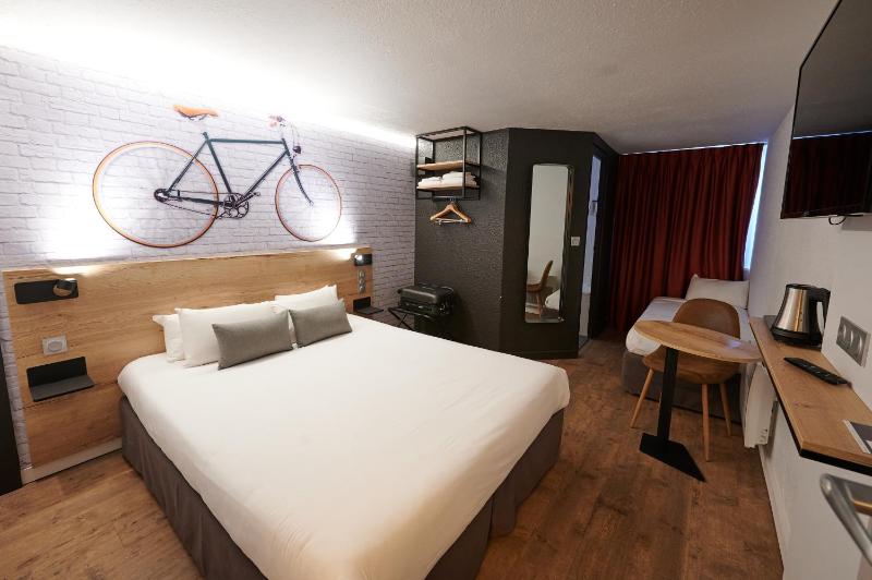 Triple Room - 1 Double & 1 Single Beds image 3