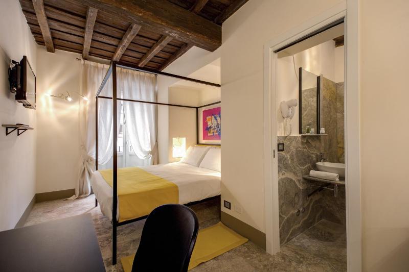 Large Double Room image 2