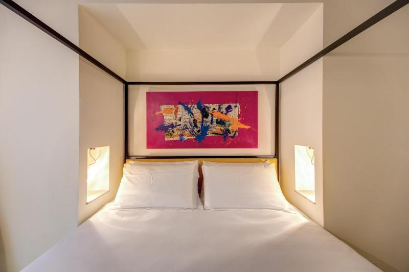 Large Double Room image 3