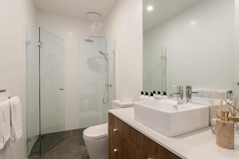 Little Grenfell Apartments by Urban Rest - image 10