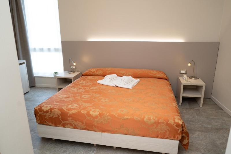 Double Room image 2