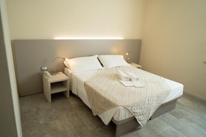 Double Room image 3