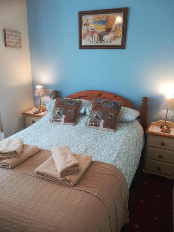 Standard Double Room with Shared Bathroom image 1