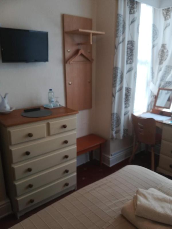 Standard Double Room with Shared Bathroom image 4