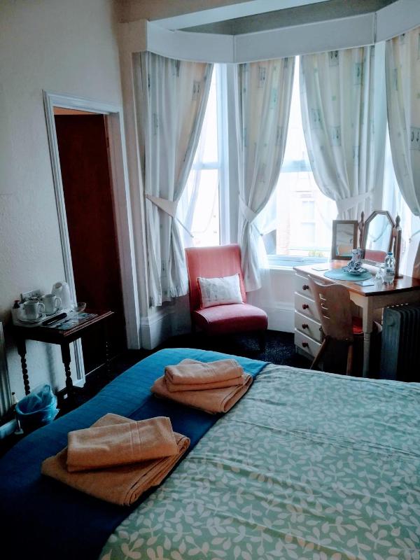 Double Room En-Suite image 3