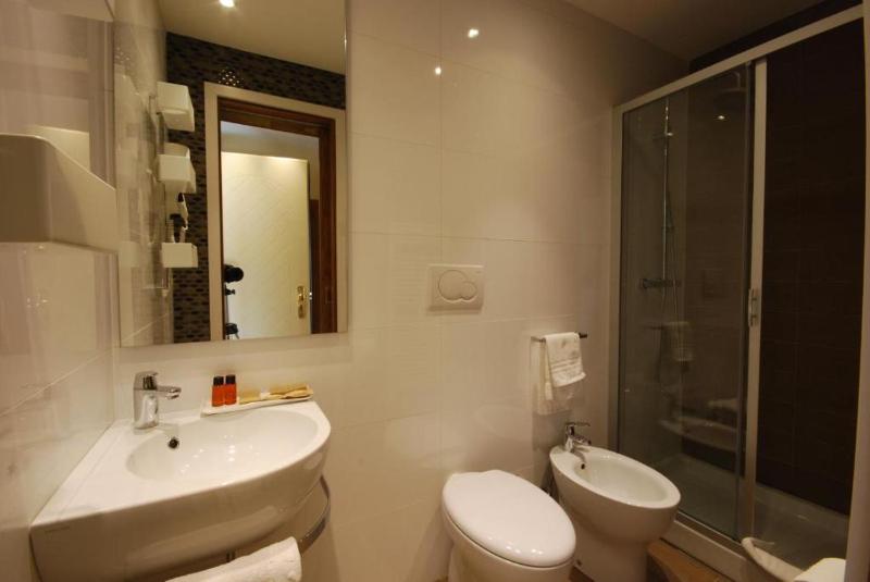 Comfort Triple Room image 3
