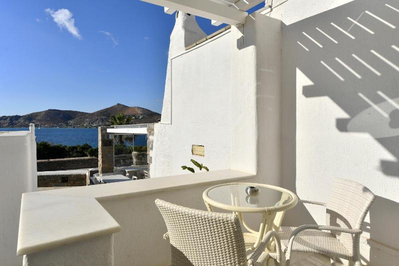 Triple Room with Sea View image 2