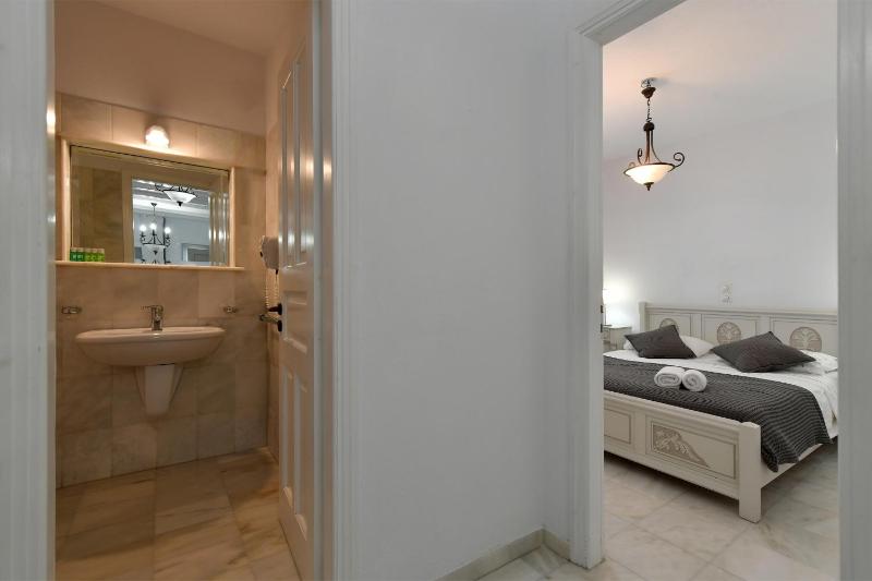 Suite with Partial Sea View image 4
