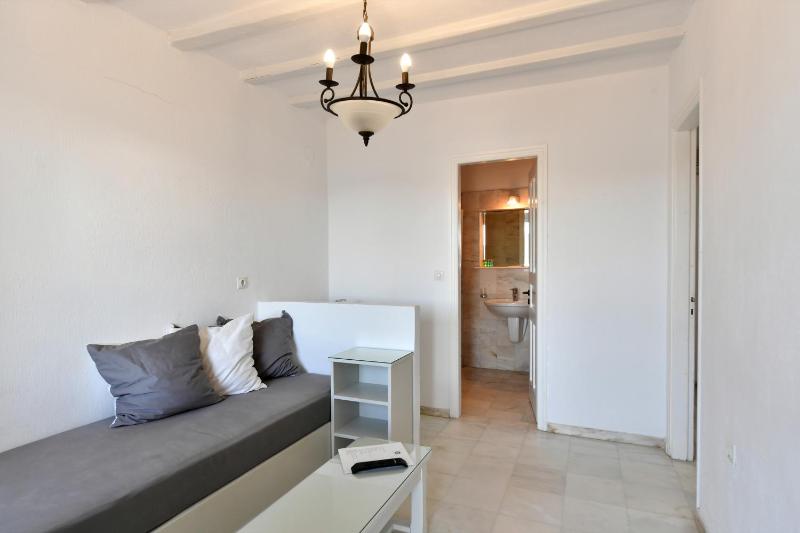 Standard Suite with Sea View image 4
