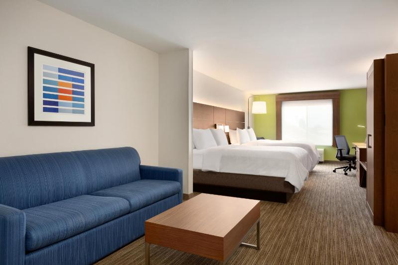 Queen Suite with Two Queen Beds and Sofa Bed image 4