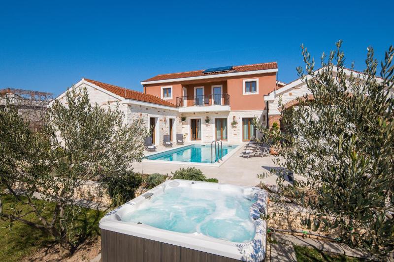 Three-Bedroom Villa image 1