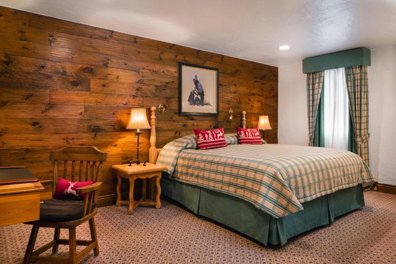 Superior One-Bedroom Suite image 2