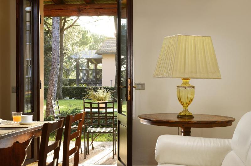 Superior Three-Bedroom Apartment image 1
