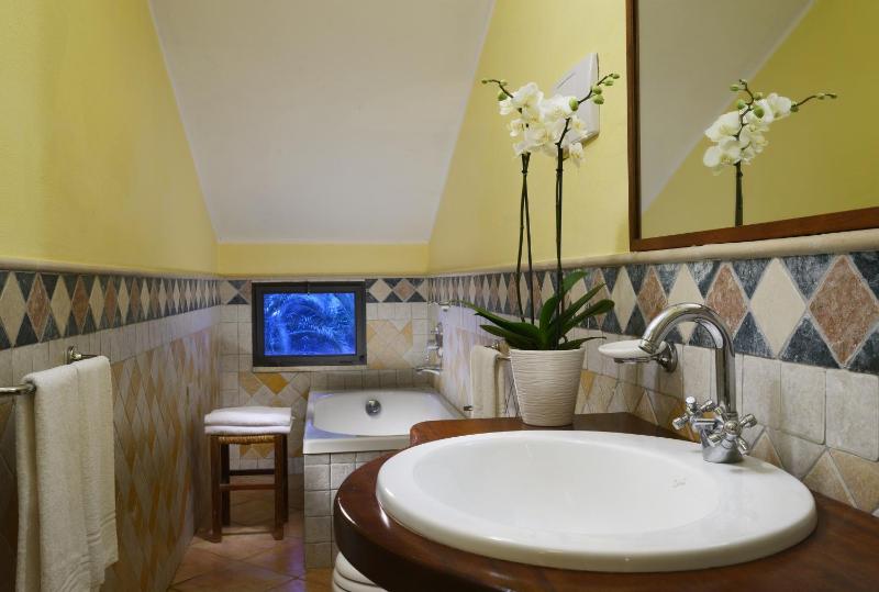Superior Three-Bedroom Apartment image 2