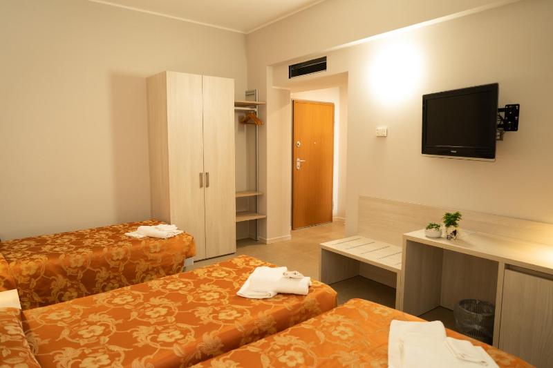 Triple Room image 3