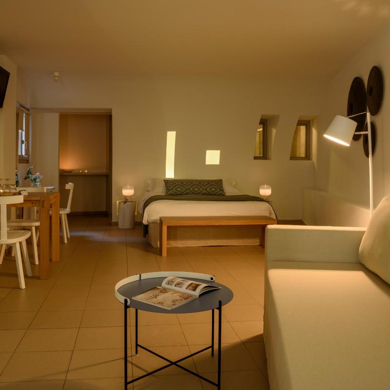 Panorama Suite with Caldera View image 2