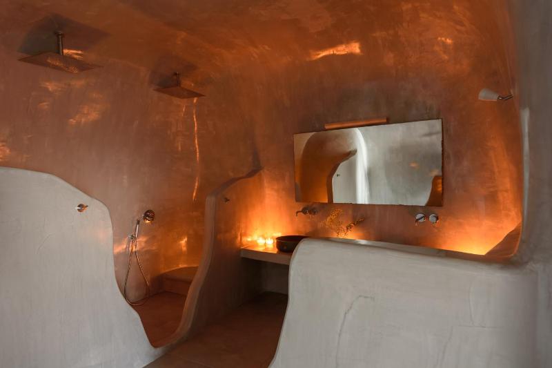 Cave Suite with Caldera View and Hot Tub image 3