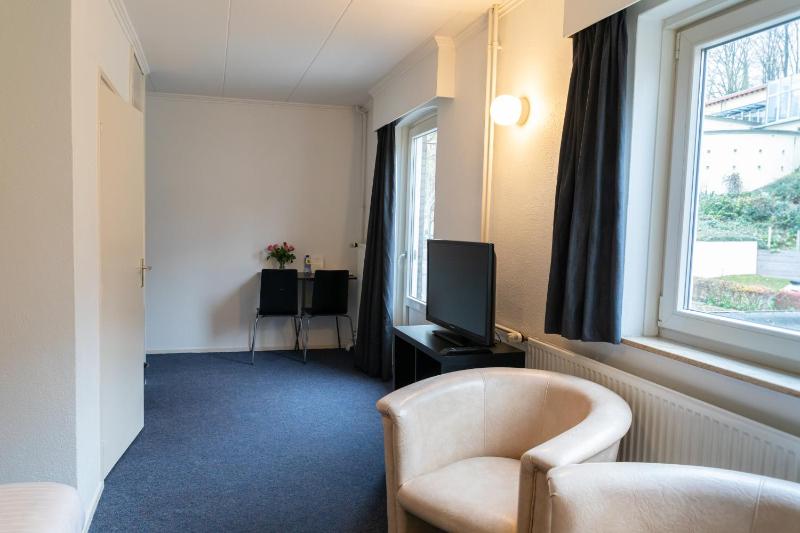 Double Room image 3