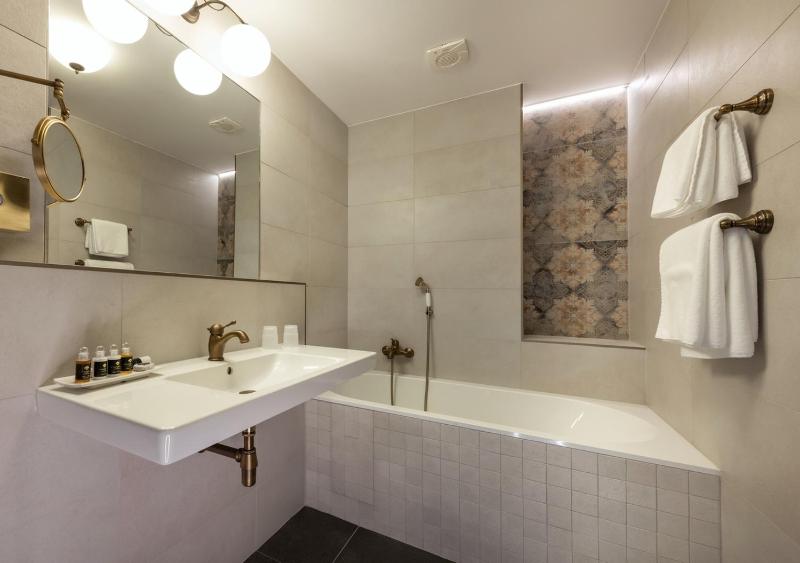 Executive Suite with Spa Access image 4