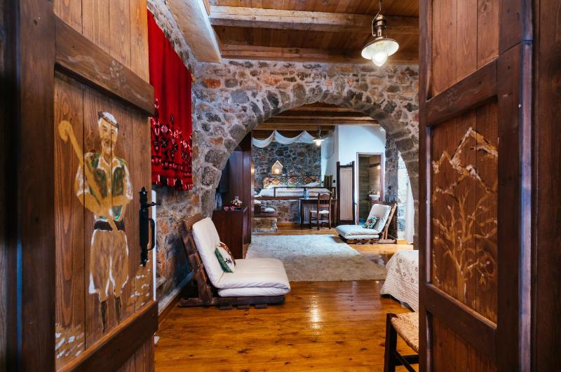 One-Bedroom Apartment image 4