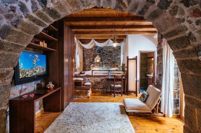 One-Bedroom Apartment image 1