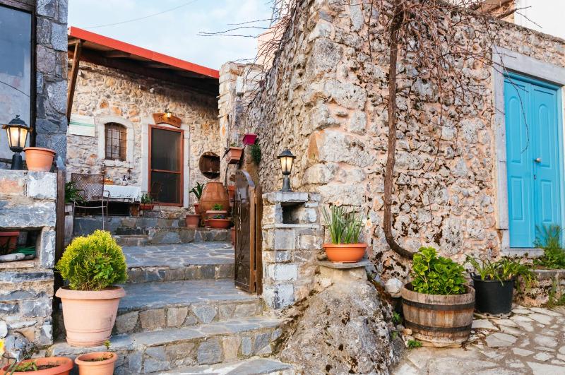 One-Bedroom Apartment image 3