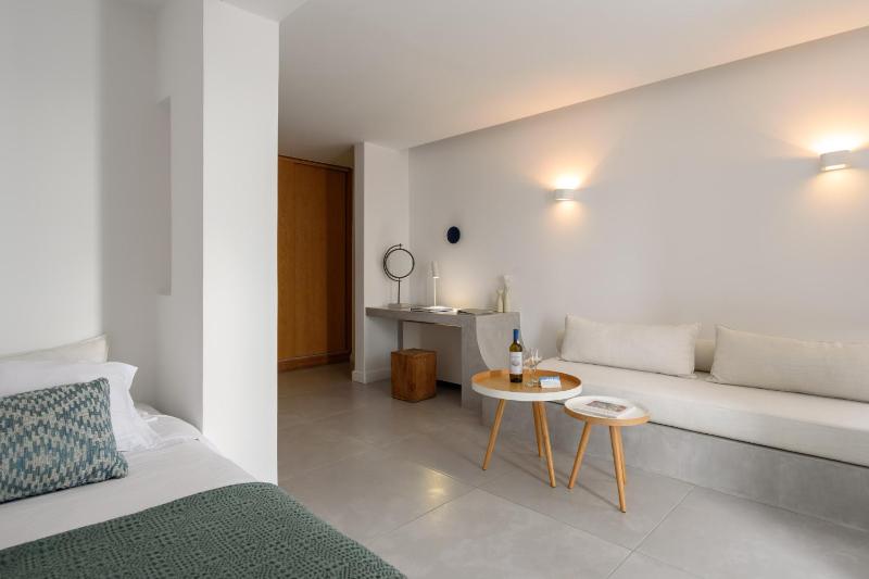 Suite with Private Balcony and Outdoor Hot Tub with Caldera View image 4