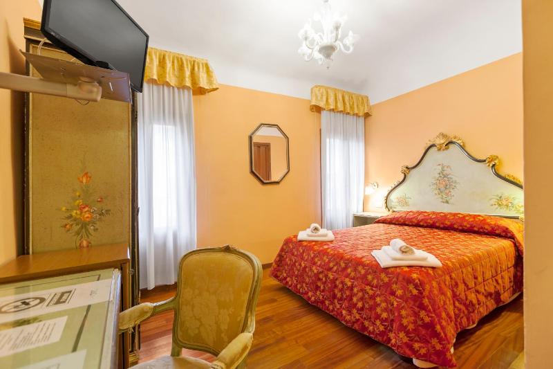 Superior Single Room image 1