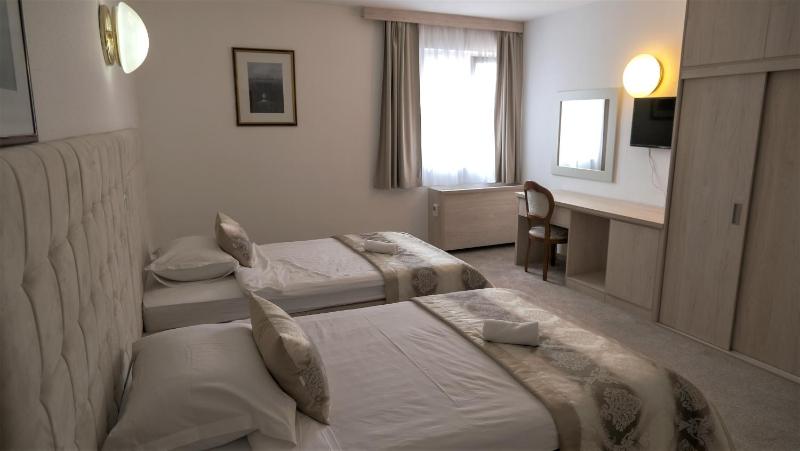 Suite (4 Adults) image 4