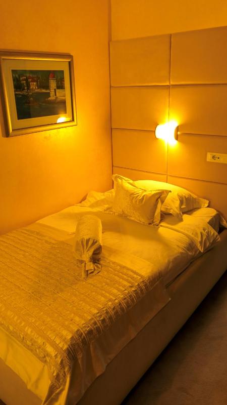 Single Room image 4