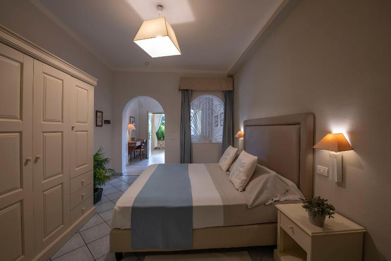 Family Room (2 Adults + 2 Children) image 3