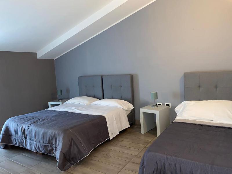 Standard Triple Room image 3