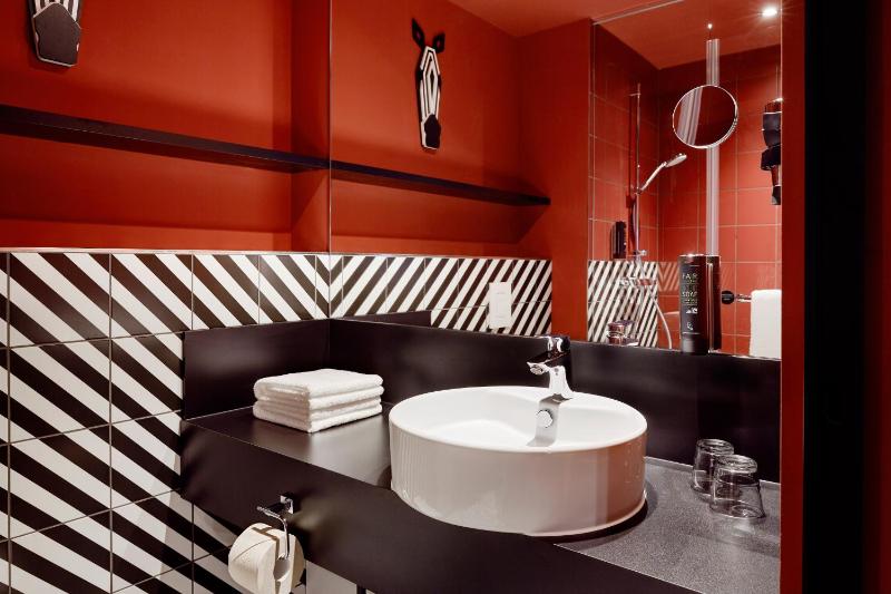 Superior Twin Room image 4