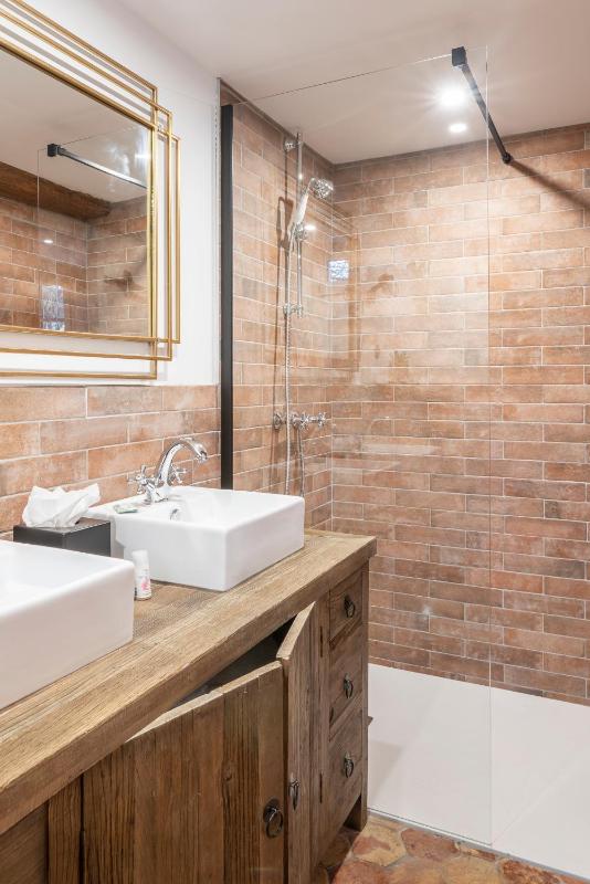 Double Room with Private Bathroom image 2
