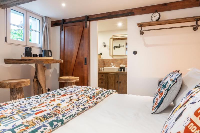 Double Room with Private Bathroom image 4