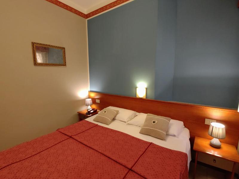 Small Double or Twin Room image 4