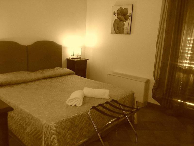 Double Room image 3