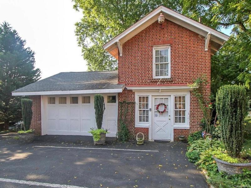 Two-Bedroom Carriage House image 1