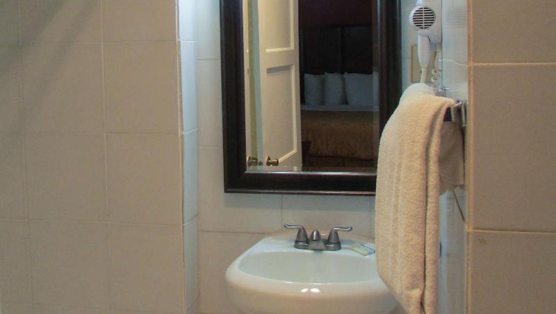 Quadruple Room image 3