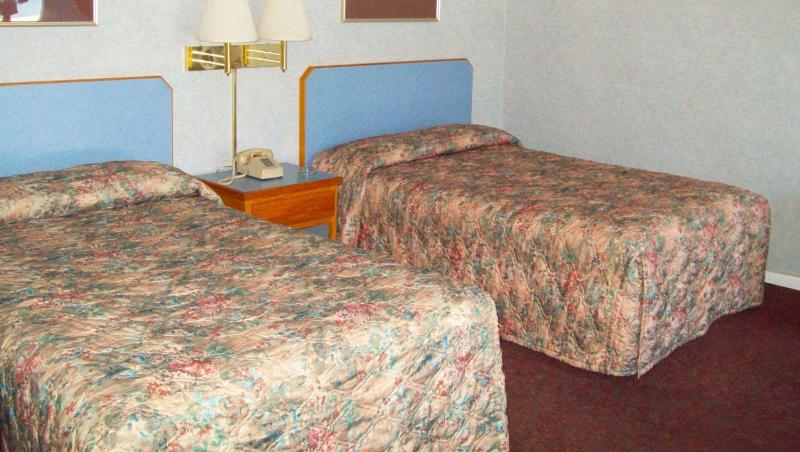 Queen Room with Two Queen Beds - Non-Smoking image 1