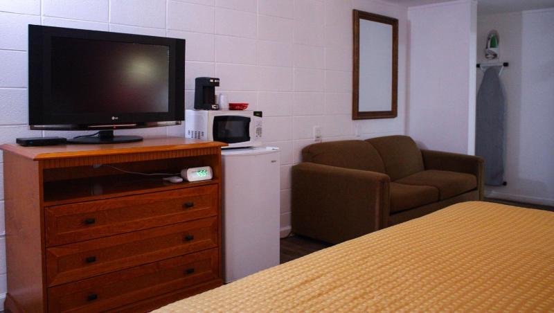 Superior King Room with Sofa Bed image 4