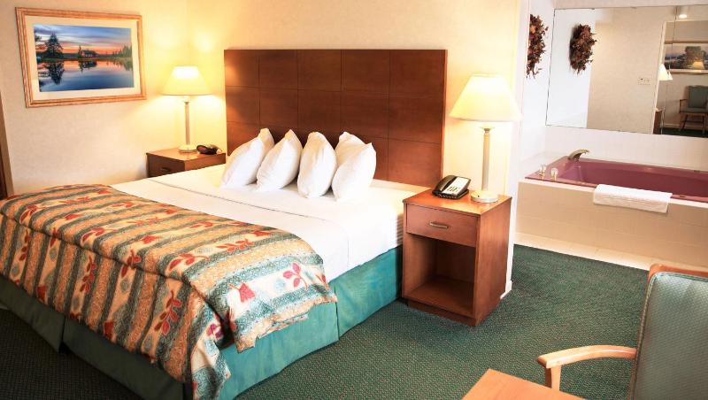 King Suite with Jetted Tub image 3