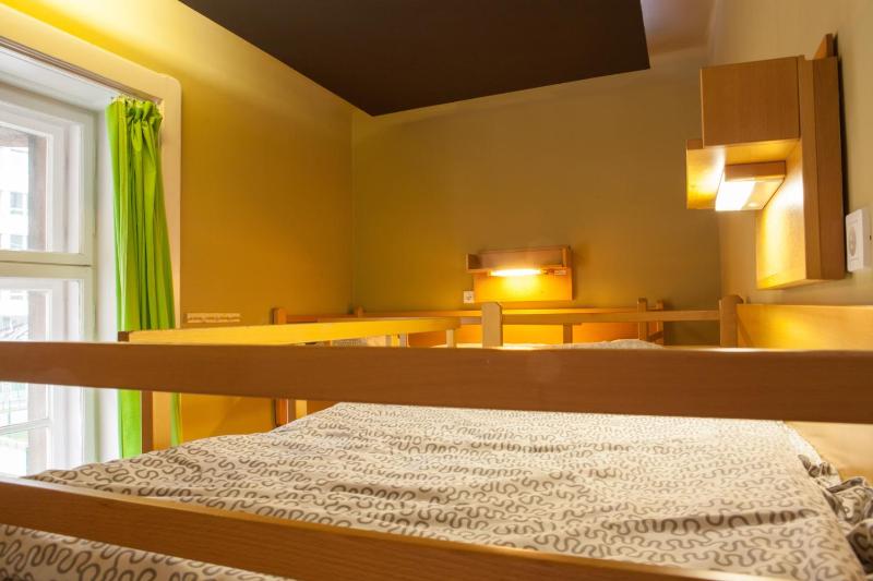 Quadruple Room with Shared Bathroom image 2