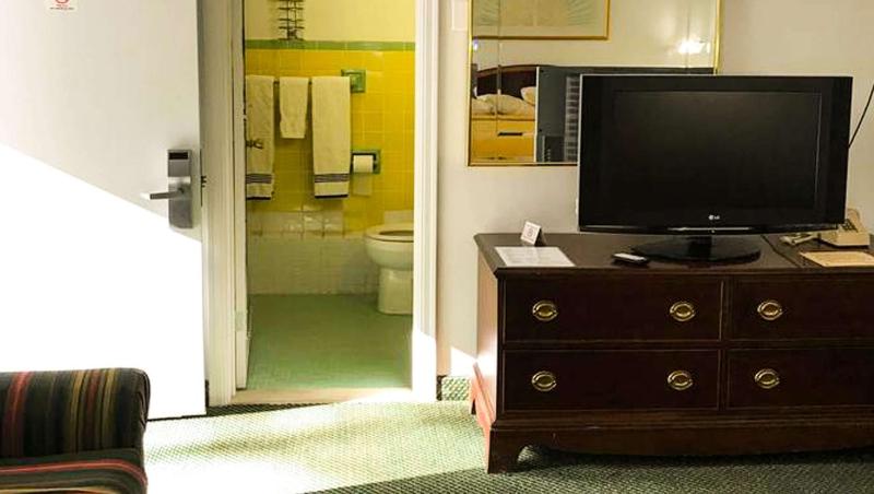 Standard Queen Room image 4