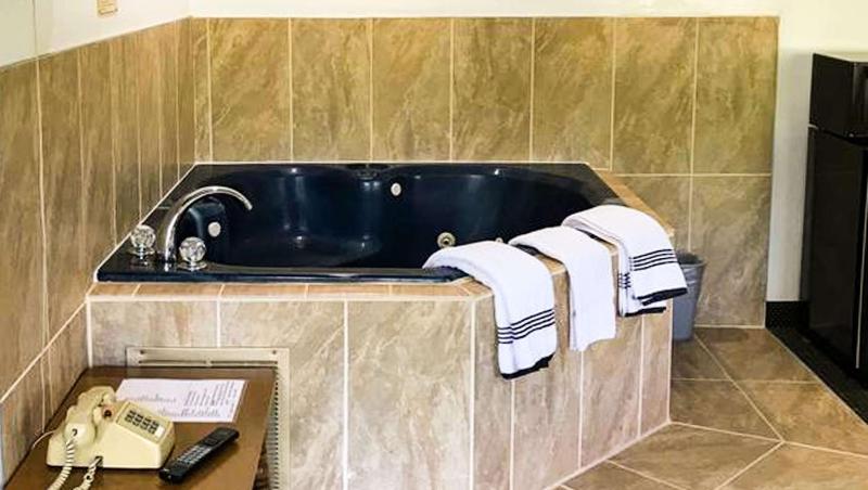 Suite with Whirlpool image 2