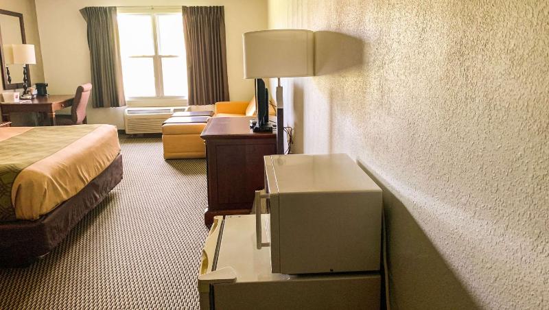 King Room - Non-Smoking image 3