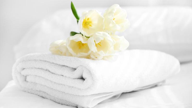 King Bed with Spa Bath image 4