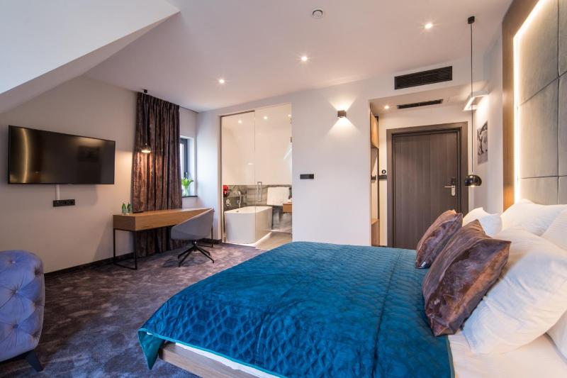 Deluxe Double Room image 2