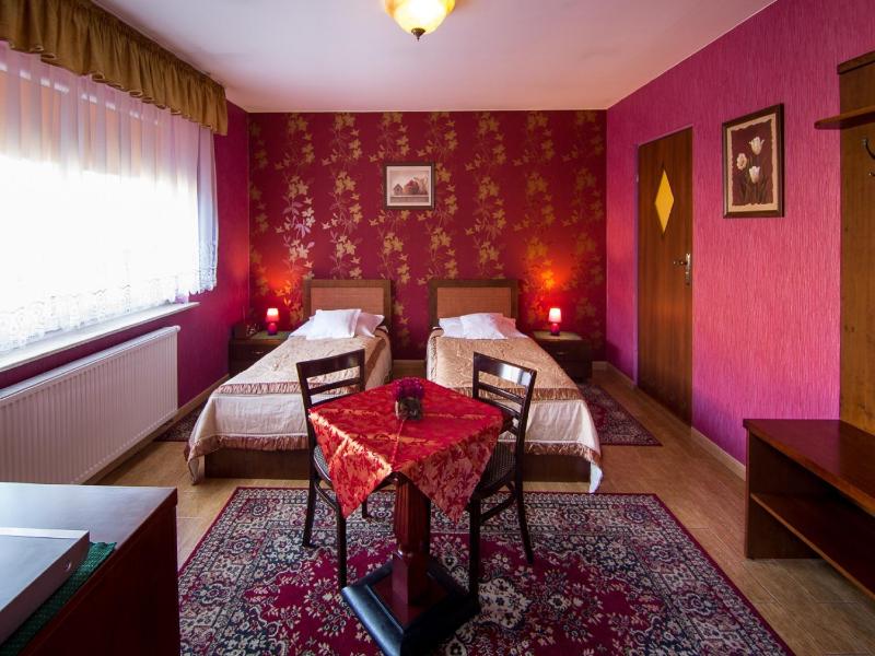 Twin Room image 3